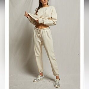 Perfectwhitetee Johnny Jogger Pants size Medium